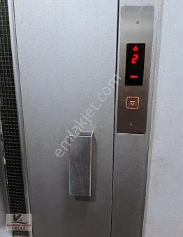 Üsküdar Cumhuriyet Mahallesinde 2+1 100 M2 6,kat Daire