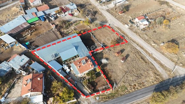 Talha Tozduman'dan Bayat'ta 2.432 M2 Arsa İçinde 3+1 Ev+çardak