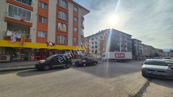 Yenikent Merkezde 135 M2 Geniş Çift Balkonlu 3+1 Satılık Daire