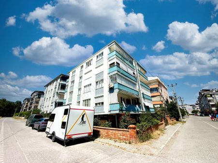 🛑🛑aktiften Akçay'da Satılık Denize Yakın Çift Balkonlu Ön Cephe Geniş 2+1daire