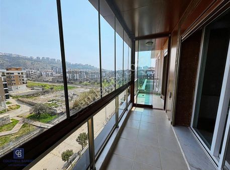 Çiğli Zeytinlievler Sitesinde Büyük Tip 2+1 Kiralık Daire