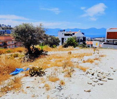 Kuşadası Kadınlar Denizinde Satılık 0.30/0.60 İmarlı Arsa