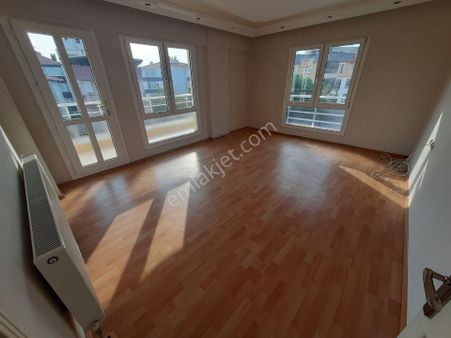 🏠 Manisa Akhisar Reşatbey Mh. Özel Okul Yanı, Otogara Yürüyüş Parkura Yakın 3+1 Ferah Daire