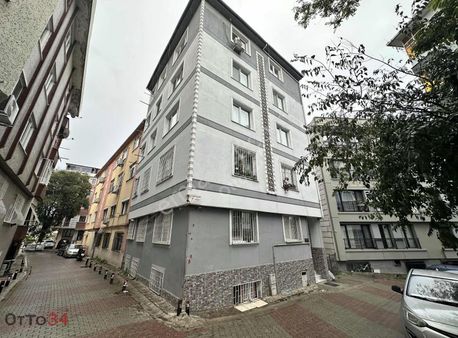 Bakırköy Osmaniye Mah.incirli Metrobüse Yakın Satılık 1+1 Daire