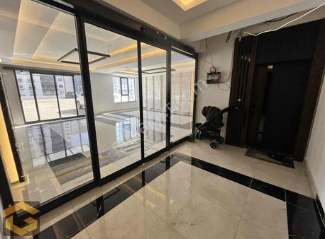 Batıkent'de Güvenlikli Site Rezidans 4+1 Kiralık Lüks Daire