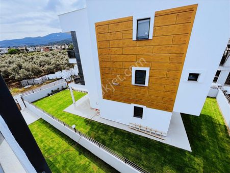 Kuşadası Davutlar Satılık Köşebaşı Tek Müstakil 5+1 Villa