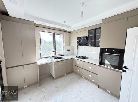 Yıldız Parkı Karşısı Yeni Binada Sıfır Ebeveyn Banyolu 2+1 Daire