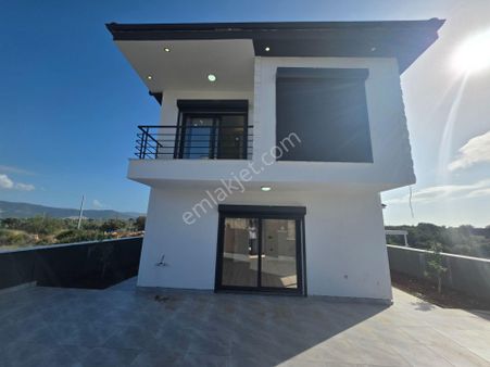 Denize 1 Km Tam Müstakil Sıfır Satılık Villa