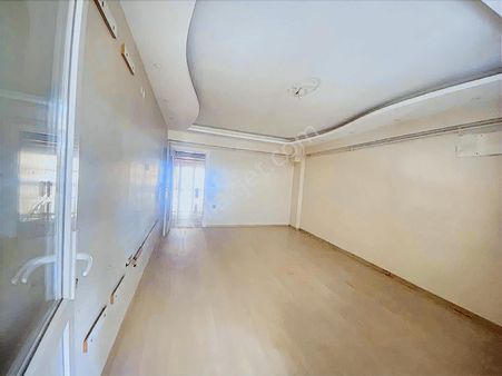 Yeşilyurtta Asansörlü Otoparklı 2+1 Kapalı Mutfak Doğalgazlı