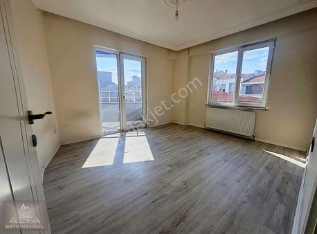 İskanlı İçem Kapısında Harika Konumda Satılık Geniş2+0 Daire