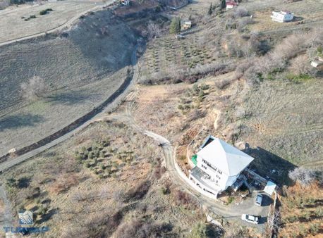 Binevler Turyaptan Akyar Toki Önünde Satılık Bağ Ve 3 Katlı Ev