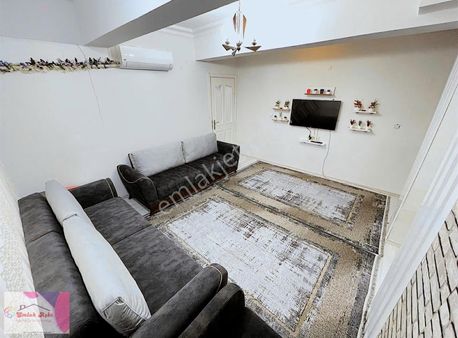 Tranvay Dibinde Kattat Tek Daire Masrafsız Temiz