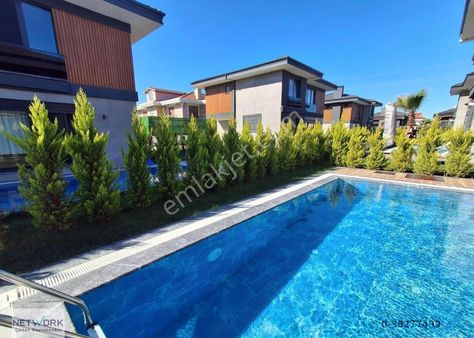 Şile Çavuş Mahallesinde Site İçinde Havuzlu Müstakil Villa