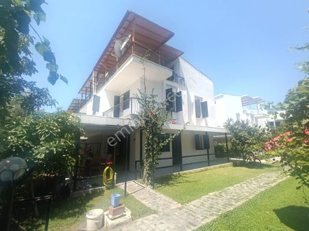 Kusadası Davutlar Sahilde Satılık Plaja 800mt