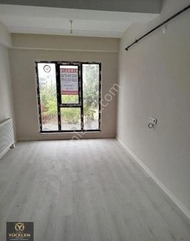 Havuzlu Sitede 1+1 Satılık Ara Kat Daire