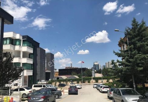 Mustafa Kemal Mahallesinde Köşe Bina Keyifli Ofis