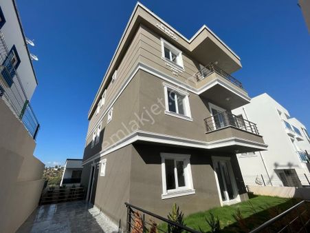 Mumcularda Satılık 2+1 Orta Kat Daire