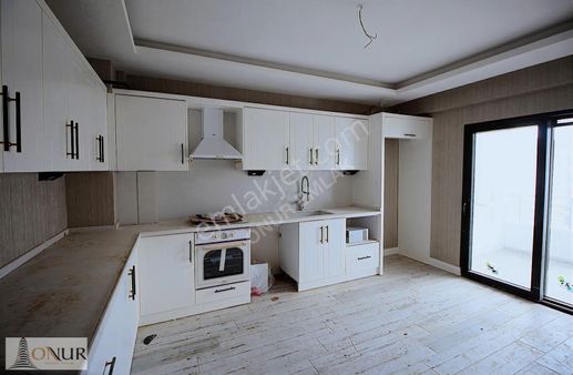 Onur Emlak Site İçi Kapalı Otoparklı Ara Kat 4+1 Satılık Daire