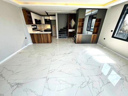 Ayanoğlu'ndan Güre'de Dağ Manzaralı 3+1 Bahçeli Satılık Villa