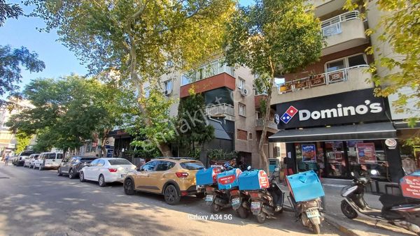 Buca Menderes Caddesinde, Cadde Cepheli,3+1 Ara Kat Satılık