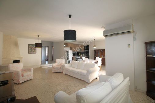 Retro’dan Her Odasından Deniz Manzaralı Huzurlu Ve Kaliteli 2+1