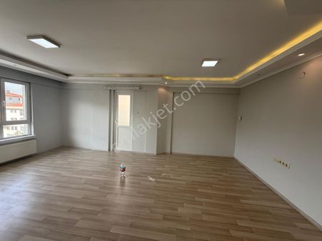 Öveçler Huzur Mahallesi 4+1 Üst Kat Ebeveyn Banyolu Satılık Daire