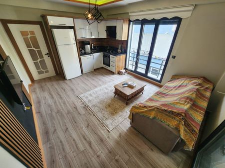⭐ay Emlaktan⭐akçayda Denize 100 M Doğalgazlı Arakat Kapalı Balkonlu Şık Tasarımlı Satılık 1+1 Daire