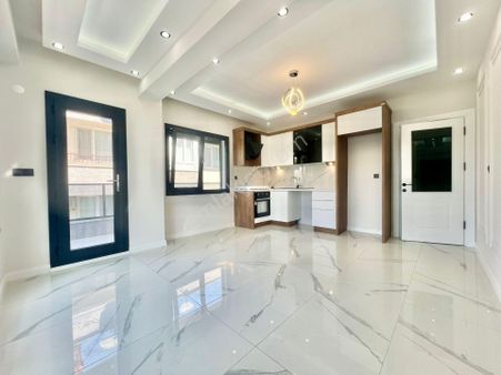 ⭐ay Emlak'tan⭐akçay'da Denize Sadece 50 M Muhteşem Konumlu Ön Cephe Şık Tasarımlı Satılık 1+1 Daire