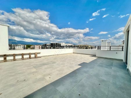 ꧁ay Emlak'tan꧂akçay'da Kapalı Otoparklı Kazdağı Manzaralı Geniş Teraslı Satılık 3+1 Dubleks Daire