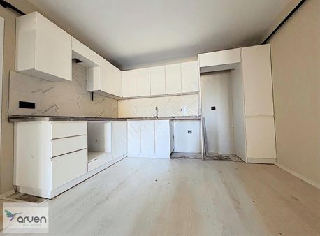 Körfez'de Oturuma Hazır Ebeveyn Banyolu 2+1 Sıfır Daire