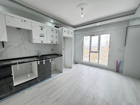 Tokay'dan Okullar Bölgesi'nde 1+1 Ara Kat Sıfır Lüks Daire