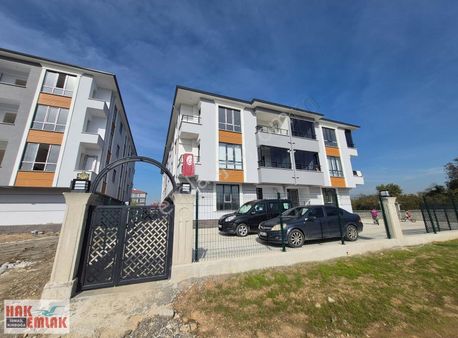 Hak Emlak'tan Prestij Konutları 1 Yanı Satılık 3+1 Geniş Daire