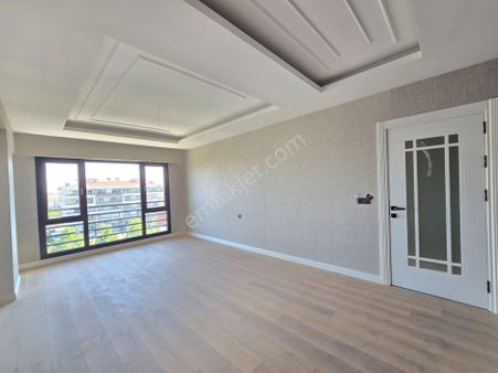 Cadde Üzeri Site İçerisinde Ultra Lüks 3+1 Geniş Ve Fırsat Daire