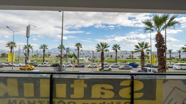 Karşıyaka Sahilde 3+1 Otoparklı Lüks Yalı Dairesi