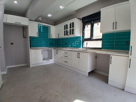 Zerdalilık'te Denize Yakını Genış 2+1 Ara Katta Ebeveyn Banyolu