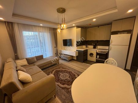 Aslan'dan Üniversite Caddesin De Full Eşyalı Geniş 1+1