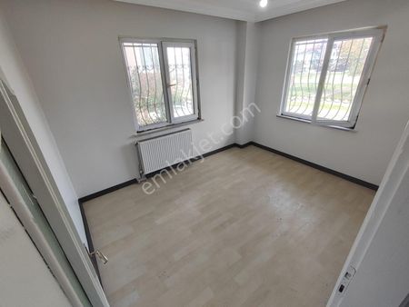 Bahçelievler Yeşil Cami Mevkinde 2+1 Kiralık Yüksek Giriş