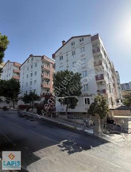 Kuşadası Merkezde Site İçi Giriş Kat 1+1 Boş Kiralık Daire