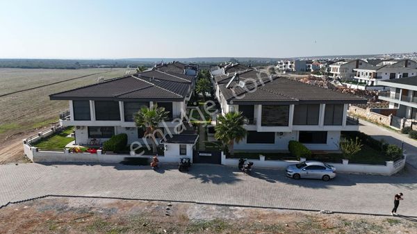 Havuzlu Sıtede Yerden Isıtmalı 3+1 Köşe Vılla