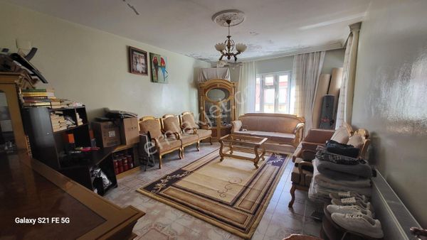 Metyap Konut'tan Yeşilevler'de Altı Dükkan Üstü 2+1 Geniş Daire