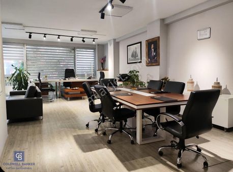 Sancaktepe Demokrasi Caddesin'de 3+1 Kiralık Ofis Katı