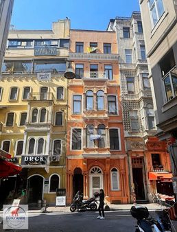 İstiklal Caddesine Komşu Balkonlu Satılık 1+1 Daire / Ofis
