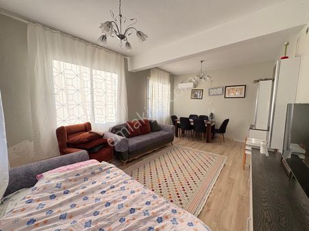 Prestij'den Cumhuriyet'te Sosyete Civarı İçi Yapılı 2+1 Daire