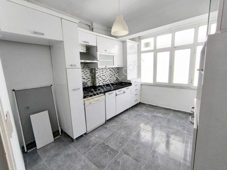 Fatih Emlak Tan Çoban Çeşme Finasbankasına Yakın Boş Daire