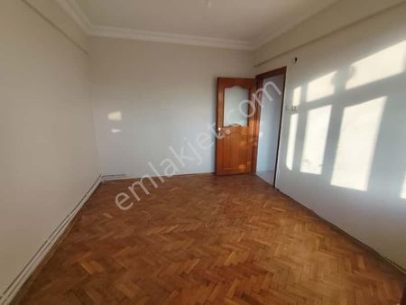 Menderes Metroya 10 Dk Yürüme Mesafesinde 3+1 Kiralık Daire