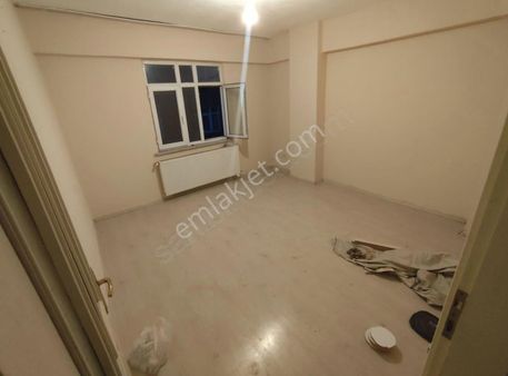 Esentepe Mahallesi 2+1 3.kat 2007 Yapımı Hisseli 3.kat