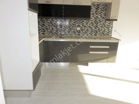 Aydınlık Evler Mahallesinde 2+1 Satılık Daire