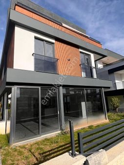 Hisardan Şehrin Göbeğinde Daire Fiyatına 5+1 Villa Fırsatı