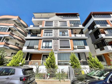 Cadde'den Full Kredili Ön Cephe Ayrı Mutfak Şık 2+1 Satılık