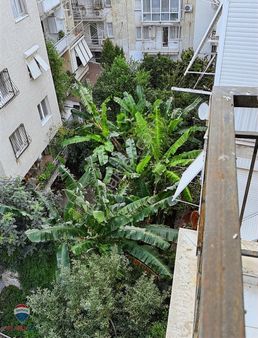 34 Karşıyaka Merkez'de Çarşı-metro-sahıl Yakını Kıralık Daıre